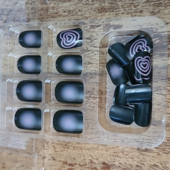 2/$16 Pink Hearts Press On Nails - Picture 11 of 13
